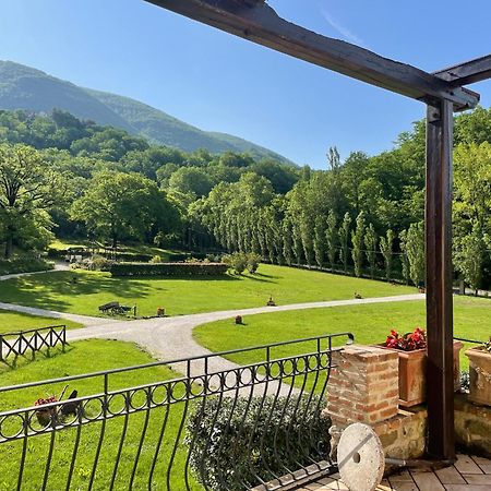 Cerqua Rosara Residence Valtopina Esterno foto