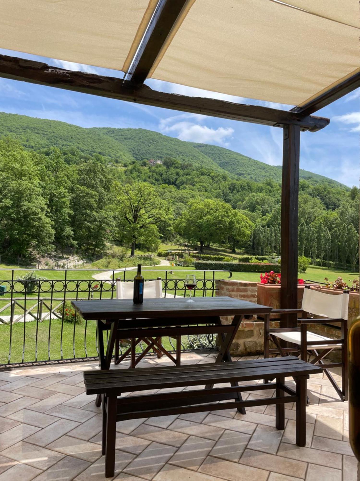 Cerqua Rosara Residence Valtopina Esterno foto