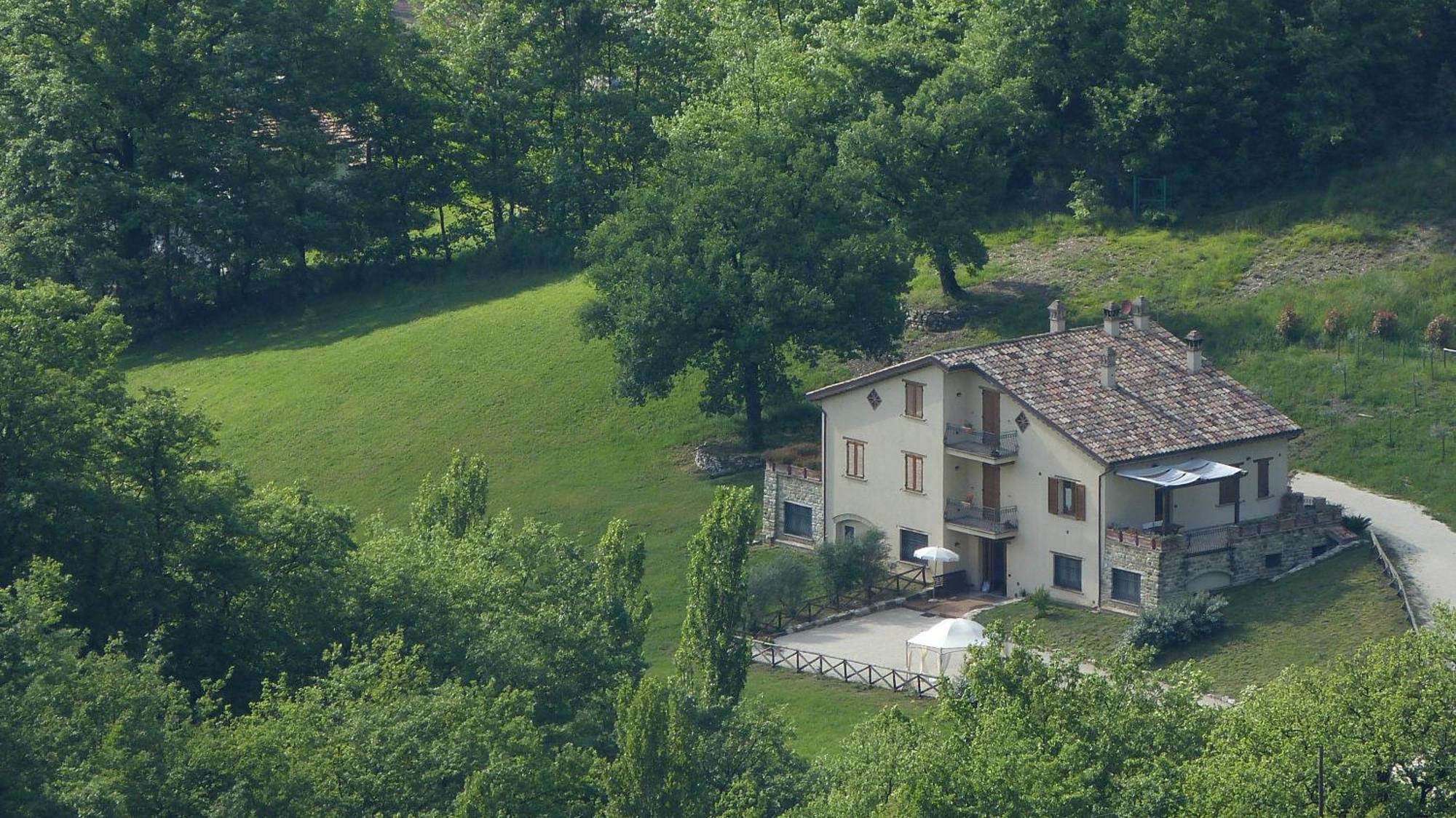 Cerqua Rosara Residence Valtopina Esterno foto