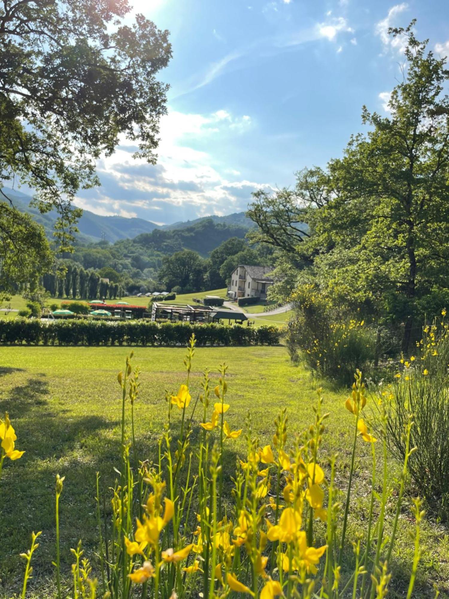 Cerqua Rosara Residence Valtopina Esterno foto