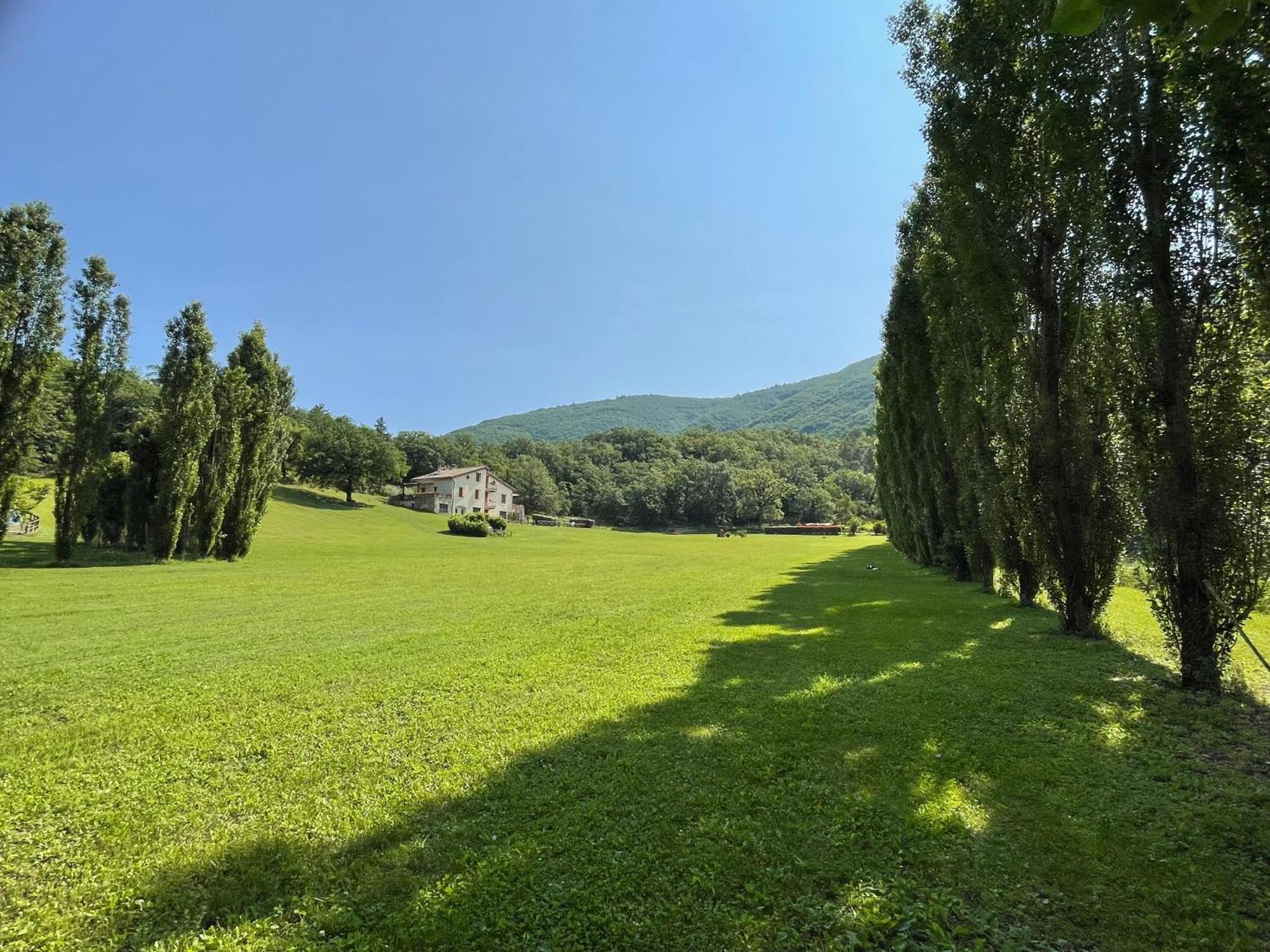 Cerqua Rosara Residence Valtopina Esterno foto