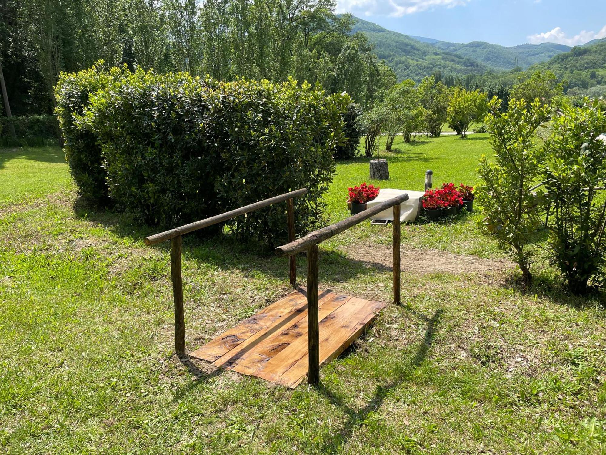 Cerqua Rosara Residence Valtopina Esterno foto